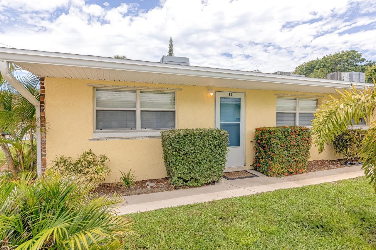 Beachside Retreat Hotel Cocoa Beach Exterior photo